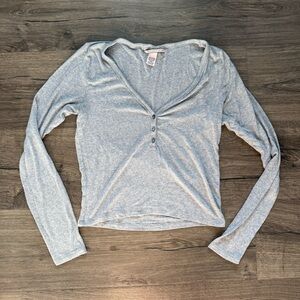 Victoria’s Secret Light Gray Long Sleeve Crop Shirt size Medium Women